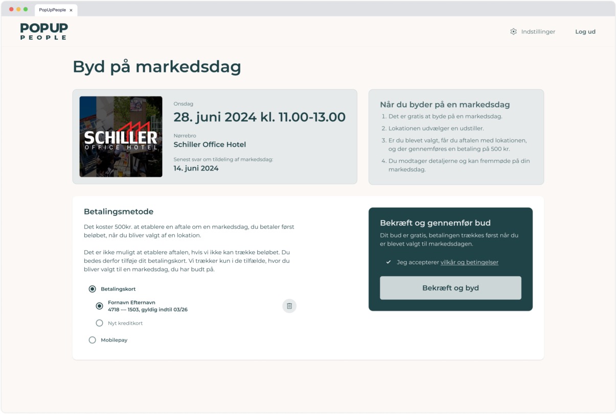 Bidding page state showing a saved payment method selected, terms acceptance checkbox checked, and active "Bekræft og byd" button.